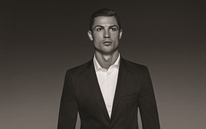 Chán quần lót, Cristiano Ronaldo quay sang bán áo sơ mi 