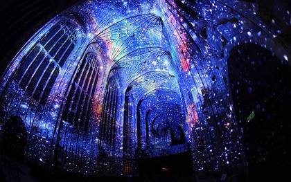 Bản giao hưởng ánh sáng biến nhà thờ thành trường phù thủy Hogwarts đời thực