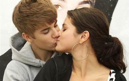 Justin Bieber thừa nhận Selena Gomez không còn trinh trắng