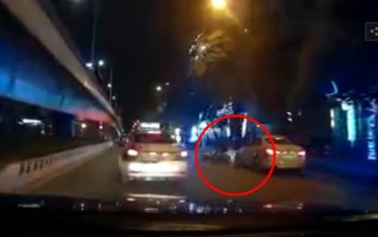 Clip: "Xe điên" BMW biển xanh đâm người rồi bỏ chạy trên phố Hà Nội