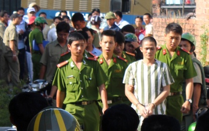 Đồng Nai: Người cha bật khóc khi thực nghiệm lại hành vi giết con trai mình