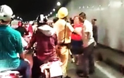 Hai nhóm thanh niên ẩu đả trong hầm vượt sông Sài Gòn
