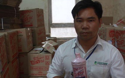 "Đột nhập" xưởng sản xuất chất tẩy rửa giả, nhái hãng nổi tiếng của nước ngoài