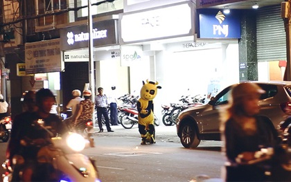 Chàng trai Bình Định mặc đồ thú bông đi khắp đường phố Sài Gòn