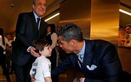 Cậu bé 3 tuổi mồ côi òa khóc nức nở khi gặp mặt Ronaldo