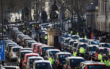 Anh: Hơn 8.000 tài xế taxi “phong tỏa” trung tâm thủ đô London để biểu tình phản đối Uber