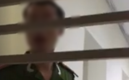 Clip: Công an phường đòi khám xét nhà, nhổ nước bọt vào mặt dân lúc nửa đêm