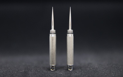 Xỉa răng chưa bao giờ sang mồm hơn thế với cây tăm làm từ Titanium