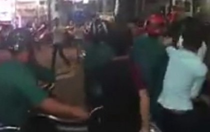 Clip đánh người vi phạm giao thông: Tạm đình chỉ 6 dân quân