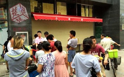 Bé gái 12 tuổi chết thảm vì bị cửa cuốn "nuốt" trọn khi đang say ngủ