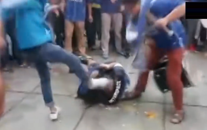 Clip: Đám đông hooligan Trung Quốc đánh dã man CĐV đối địch