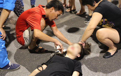 Hà Nội: Đi xe điện cân bằng ở phố đi bộ, cô gái 18 tuổi ngã đập đầu xuống đất bất tỉnh