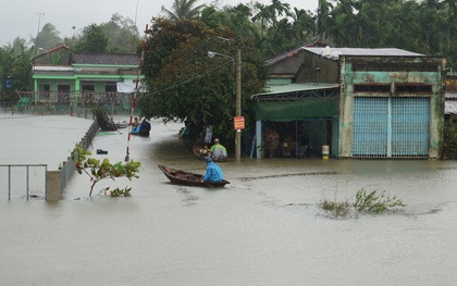 Lật ghe ở Quảng Nam, một công an giao thông bị nước lũ cuốn mất tích