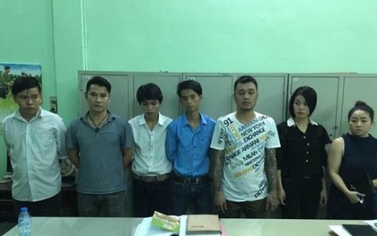 Bắt quả tang các nữ nhân viên múa "khiêu dâm" phục vụ khách trong phòng karaoke