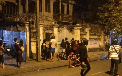 Nhiều thanh niên rủ nhau đi quấy phá "ngôi nhà ma ám" ở Sài Gòn khiến chủ nhân khốn khổ