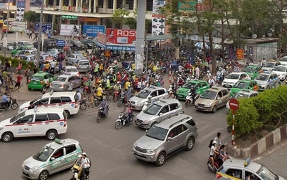 Taxi gây áp lực ùn tắc giao thông Thủ đô