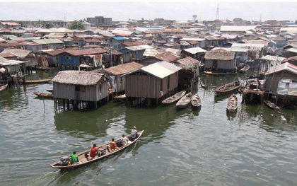 Chùm ảnh: Khu ổ chuột trên mặt nước lớn nhất thế giới