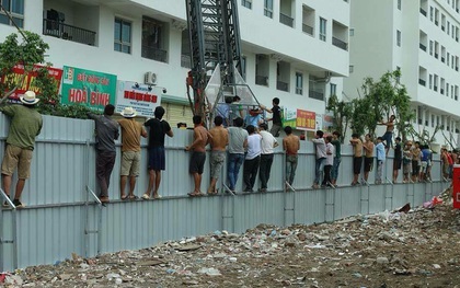 Chùm ảnh: Dở khóc dở cười cảnh nhiệt tình "hóng biến" của người Việt