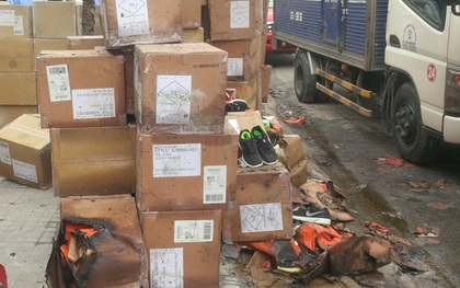 Đồng Nai: Hàng trăm đôi giày thể thao cháy rụi khi xe tải bốc cháy giữa đường