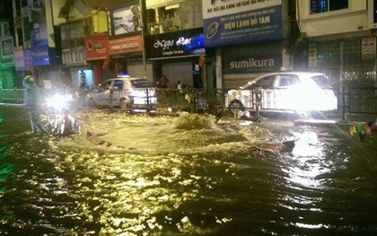 Hà Nội: Nửa đêm, nước sạch chảy thành sông trên đường Nguyễn Lương Bằng