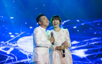 Trấn Thành - Hari Won diện đồ đôi tình tứ song ca trong liveshow 10 năm