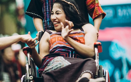 Chùm ảnh xúc động về nét đẹp của những người phụ nữ khuyết tật trên "sàn diễn thời trang" ở Sài Gòn
