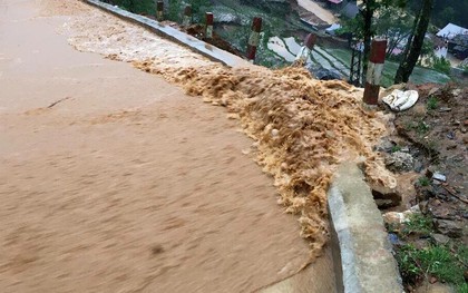 Clip: Lũ quét kinh hoàng tại bản Cát Cát, Sa Pa