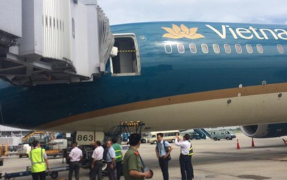 Va chạm giữa ống lồng và cửa ra vào của máy bay hiện đại nhất Việt Nam