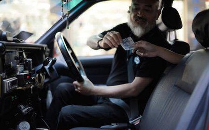 Chuyện anh taxi tự bớt lại 2.000 đồng hay là rút đi sợi hành trong tô phở?