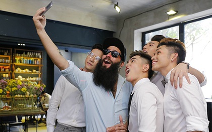 Đạo diễn phim "Kong: Skull Island" hào hứng selfie cùng nhóm 365