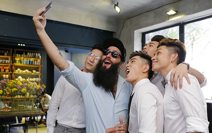 Đạo diễn phim "Kong: Skull Island" hào hứng selfie cùng nhóm 365