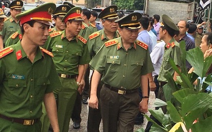 Bộ trưởng Bộ Công an viếng đám tang Bí thư, Chủ tịch HĐND tỉnh Yên Bái