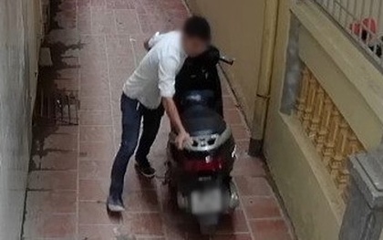 Clip: "Soái ca" ăn mặc bảnh bao vào xóm trọ ở Hà Nội trộm xe Lead trong 5 phút