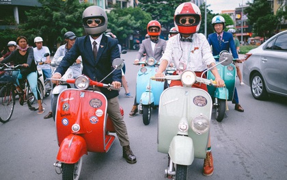 Nguyên dàn mặc chất, cưỡi vespa cổ trên phố Sài Gòn: Quá nhiều cái đẹp trong một tấm hình!