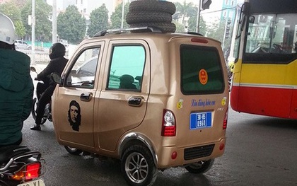 Xuất hiện “ô tô” 3 bánh biển xanh vi vu giữa Thủ đô