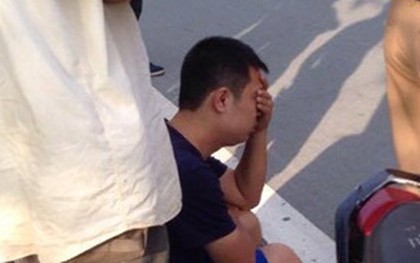 Chồng ngồi thẫn thờ bên thi thể người vợ tử vong sau tai nạn ở Sài Gòn