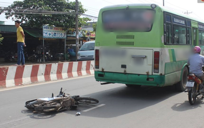 Xe buýt vượt đèn vàng, cán chết nam thanh niên ở Bình Dương