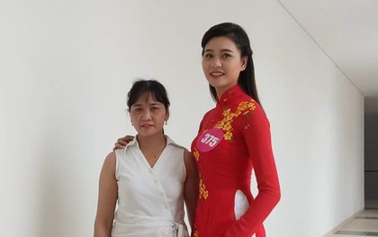 Nữ sinh "diễn sâu" khi nhận giải: Lúc đó mình nhìn lên gia đình ở tầng 2, không ngờ lên hình lại như vậy
