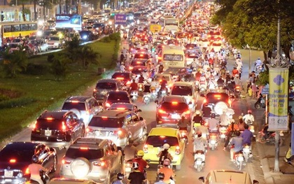Chùm ảnh: Tắc đường nghiêm trọng vào giờ tan tầm ở Hà Nội