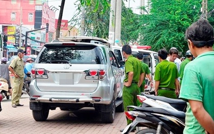 Người nước ngoài đột tử trên xe ô tô đang chạy ở Sài Gòn