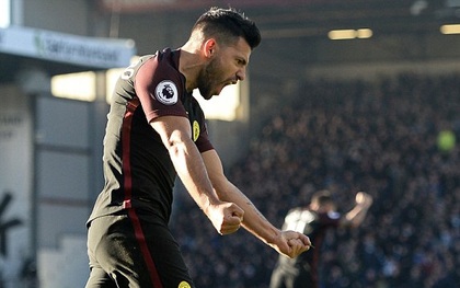 Aguero lập cú đúp, Man City đánh chiếm ngôi đầu của Chelsea