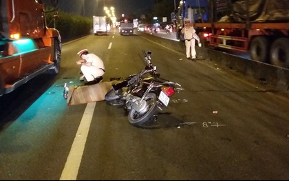 Chạy xe máy vào làn đường ô tô: 1 sinh viên bị cán tử vong, 1 người nguy kịch