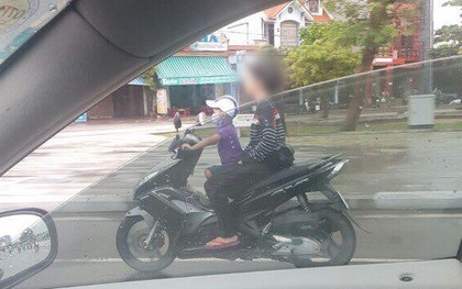 Thót tim cảnh bé trai lái xe máy chở theo một cô gái không đội mũ bảo hiểm trên đường