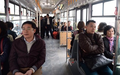 Người Hà Nội háo hức trải nghiệm miễn phí xe buýt nhanh BRT trong ngày thử nghiệm