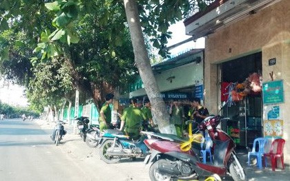 Nam sinh lớp 9 bị đâm chết trước cổng trường