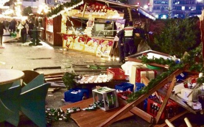 Hiện trường vụ khủng bố bằng xe tải khiến hàng chục người thương vong trong chợ Giáng sinh ở Berlin