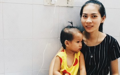 Sức khỏe cháu bé bị cả nồi canh dội vào người đang tiến triển tốt