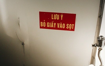 Kinh hoàng bẩn, vậy mà người ta vẫn lưu ý "vứt giấy vệ sinh vào sọt rác" trong toilet công cộng?