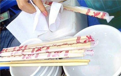 Việt Nam kiểm tra 10 mẫu đũa không phát hiện chất độc