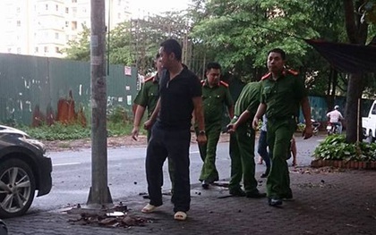 Hà Nội: 40 thanh niên vác dao, kiếm tụ tập giữa phố